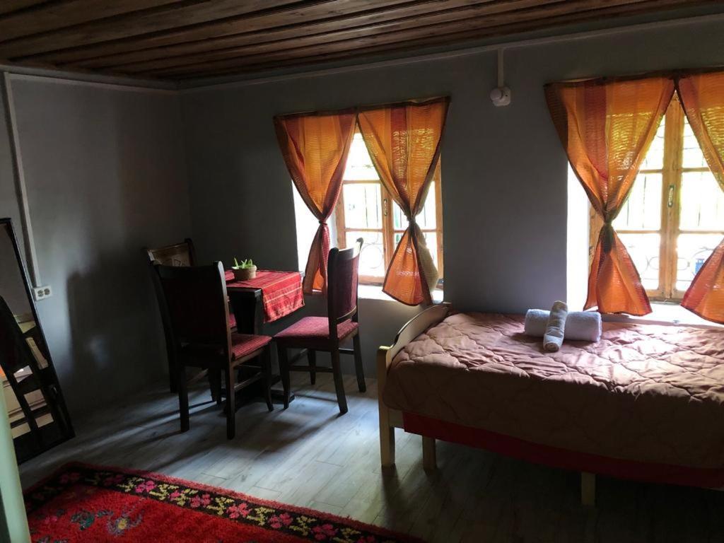 Guesthouse Kujtimi Тети Экстерьер фото