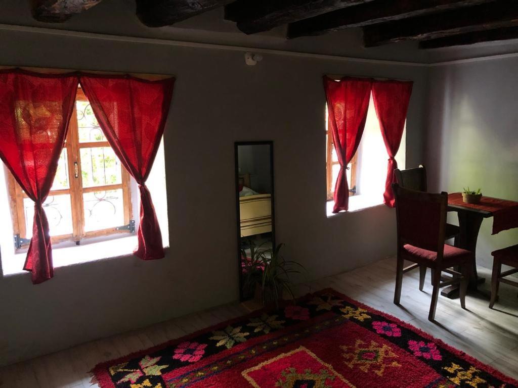 Guesthouse Kujtimi Тети Экстерьер фото