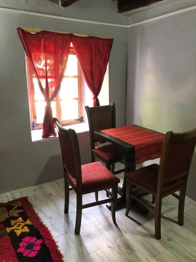 Guesthouse Kujtimi Тети Экстерьер фото