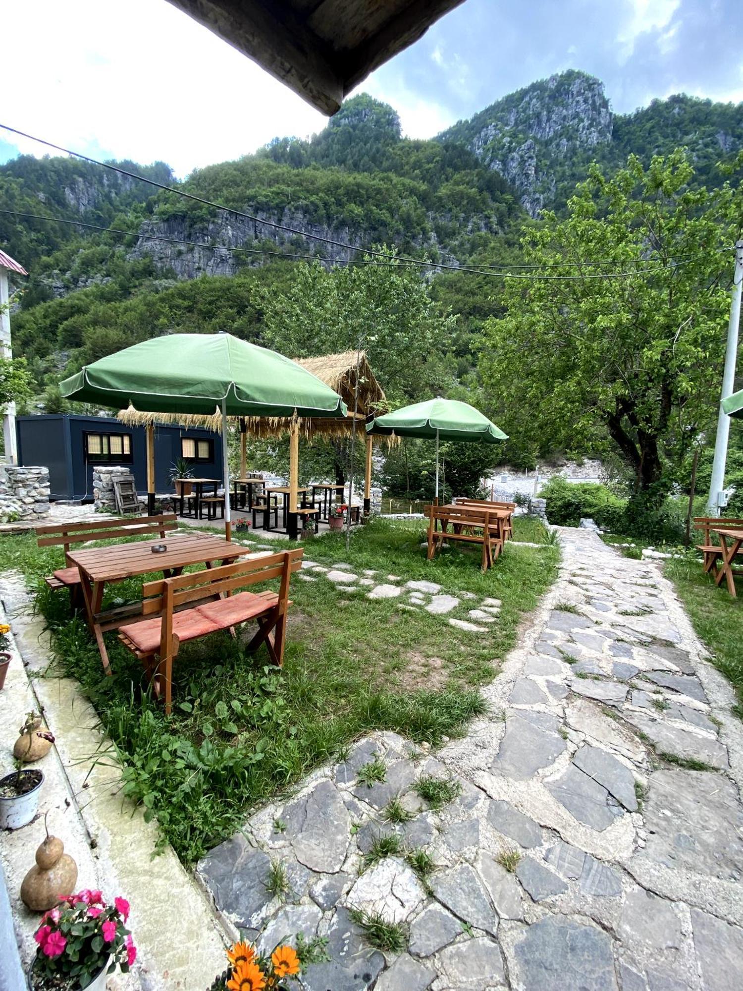 Guesthouse Kujtimi Тети Экстерьер фото