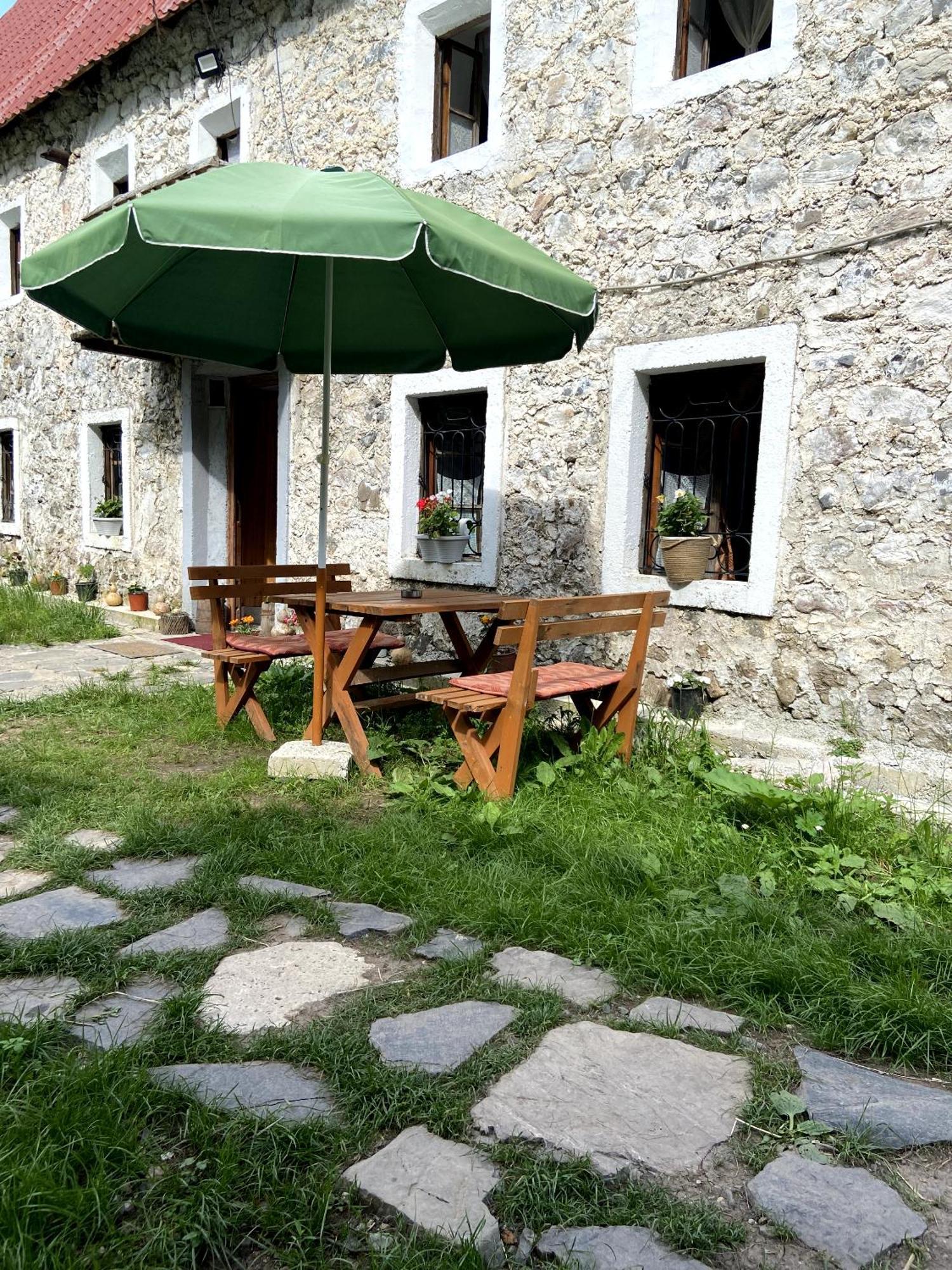 Guesthouse Kujtimi Тети Экстерьер фото