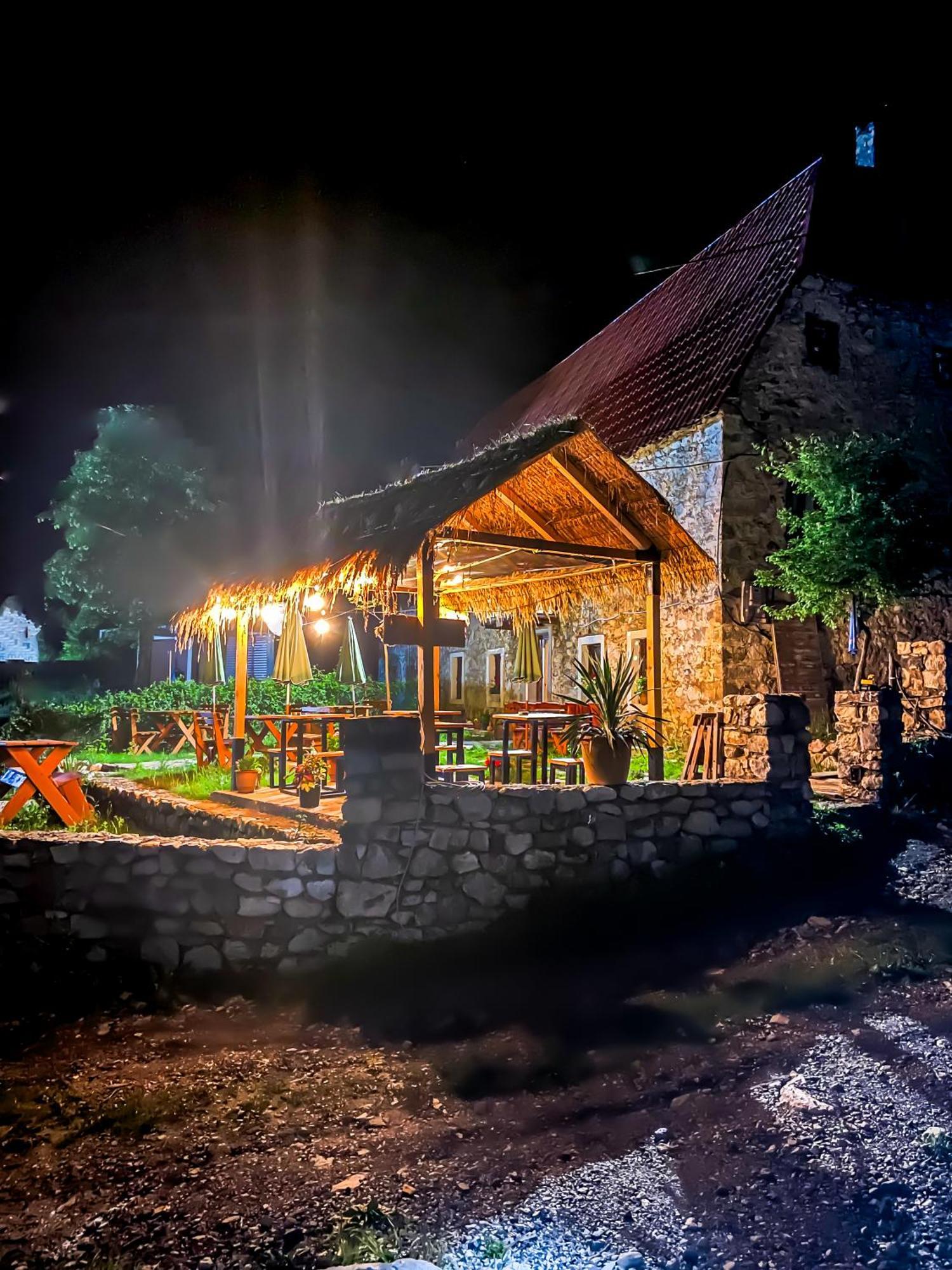 Guesthouse Kujtimi Тети Экстерьер фото